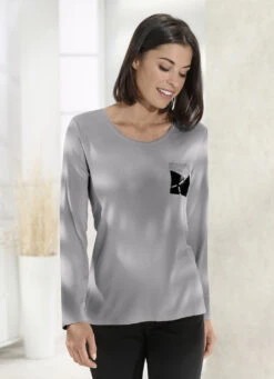 Ansprechendes Shirt Mit Applikation In 2 Farben -Kleider Mut Verkaufsgeschäft ansprechendes shirt mit applikation in 2 farben farbe grau groesse 038