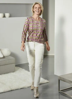 Ansprechendes Shirt Mit Plättchenzier Im Vorderteil 3 Ansprechendes Shirt Mit Plättchenzier Im Vorderteil -Kleider Mut Verkaufsgeschäft ansprechendes shirt mit plaettchenzier im vorderteil farbe kiwi bordeaux groesse 036 1