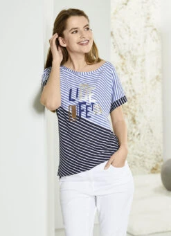 Fabelhaftes Shirt Mit Kontrast-Druck -Kleider Mut Verkaufsgeschäft fabelhaftes shirt mit kontrast druck farbe jeansblau weiss groesse 036 1