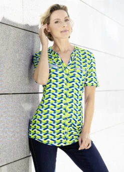 Fabelhaftes Shirt Mit V-Ausschnitt In 3 Farben -Kleider Mut Verkaufsgeschäft fabelhaftes shirt mit v ausschnitt in 3 farben farbe gruen gelb blau groesse 046