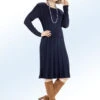 Figur Betonendes Strick-Kleid