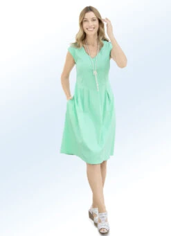 Kleid Mit Herrlicher Absteppung