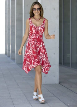 Kleid Mit Zierbändchen