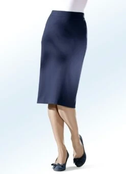 Rock In Gerader Schnittführung