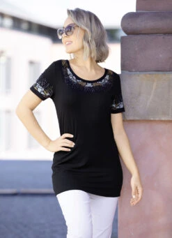 Shirt Mit Effektvoller Strasszier In 2 Farben -Kleider Mut Verkaufsgeschäft shirt mit effektvoller strasszier in 2 farben farbe schwarz groesse 056