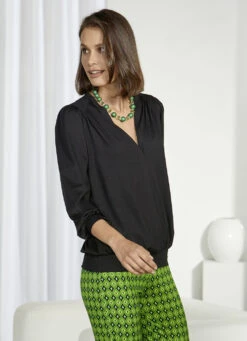 Shirt Mit V-Ausschnitt In 3 Farben -Kleider Mut Verkaufsgeschäft shirt mit v ausschnitt in 3 farben farbe schwarz groesse 036